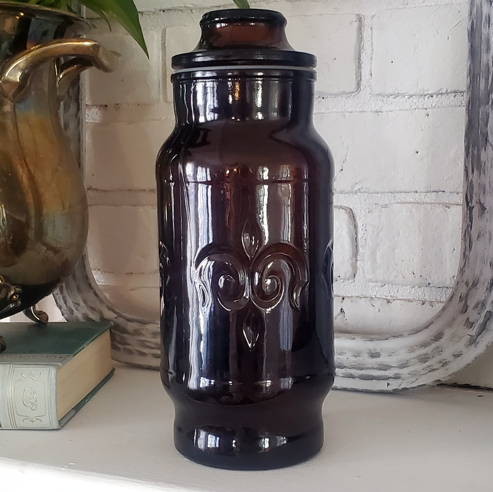 Vintage amber apothecary jar and lid